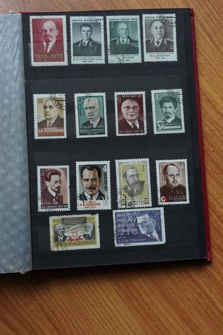 Zakladač plný známok, 