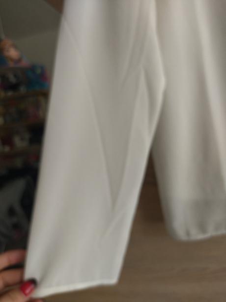 Raz oblečená blúzka, 38