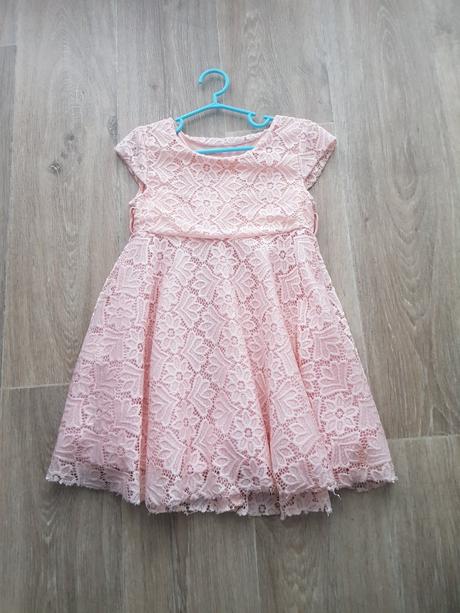 Dievčenské čipkované šaty, 104
