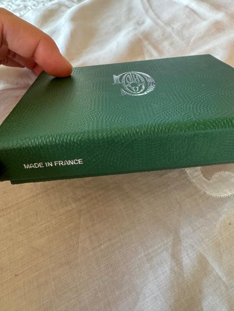 Etui na karty a papierove peniaze,