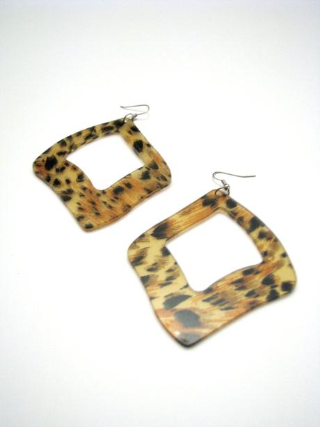 Veľké leo náušnice, 