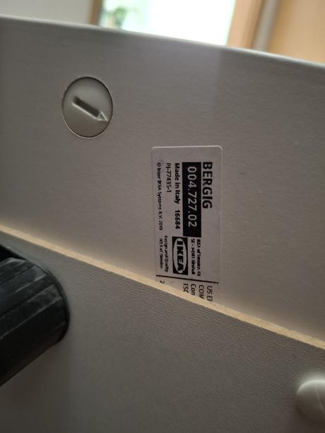 Kniznica bergig ikea, 