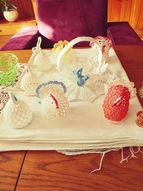 Hackovany košík decka vajíčka., 