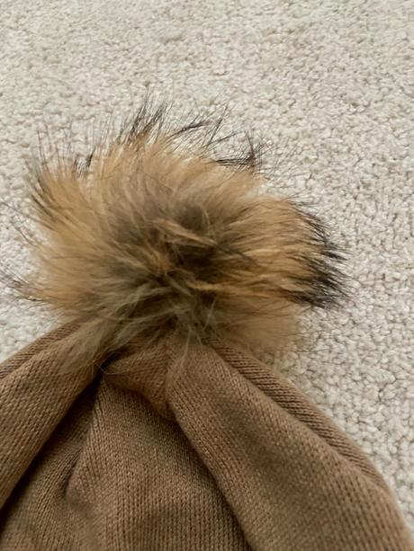 Tenšia čiapka s brmbolcom, 