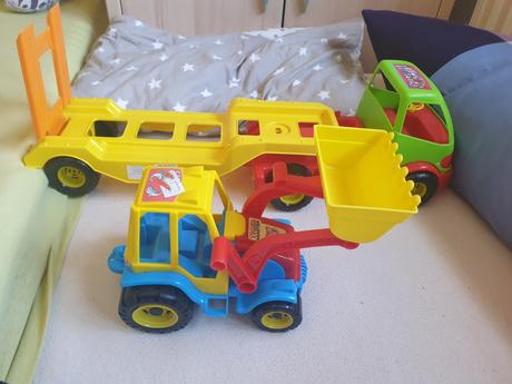 Ťahač s traktorom,