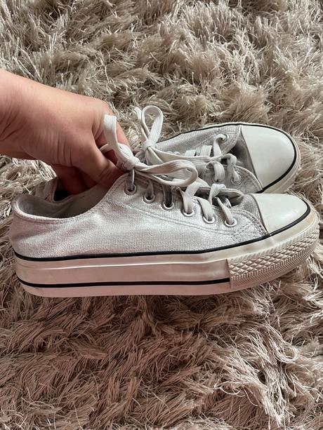 Bielostrieborne tenisky, 38