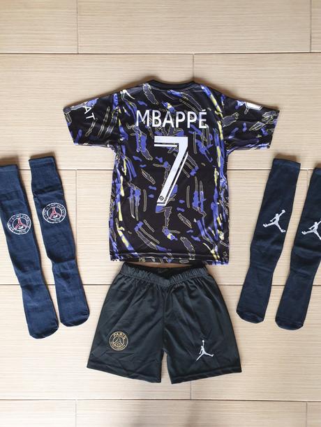 Dres mbappe, nike,164 / 170 / 176