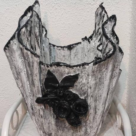 Kvetináč z cementu,