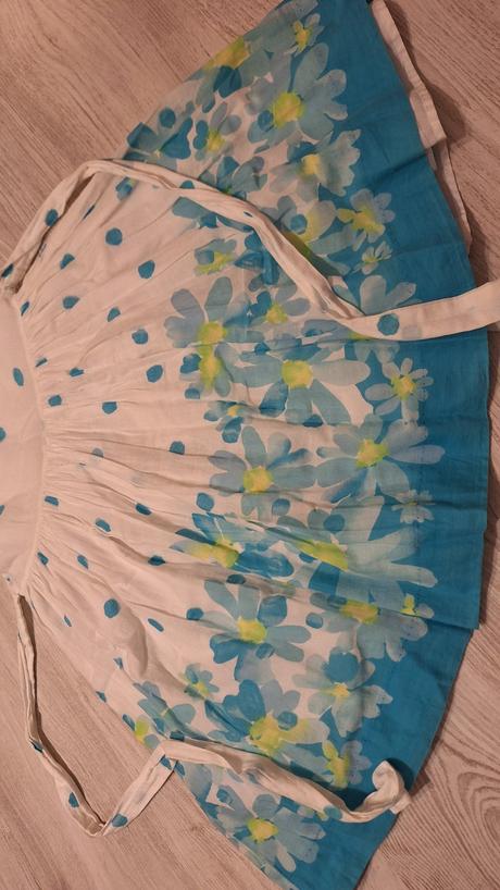 Kvetinové bohaté šaty, 110