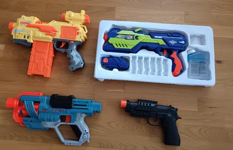 Detske hračky - zbrane, 