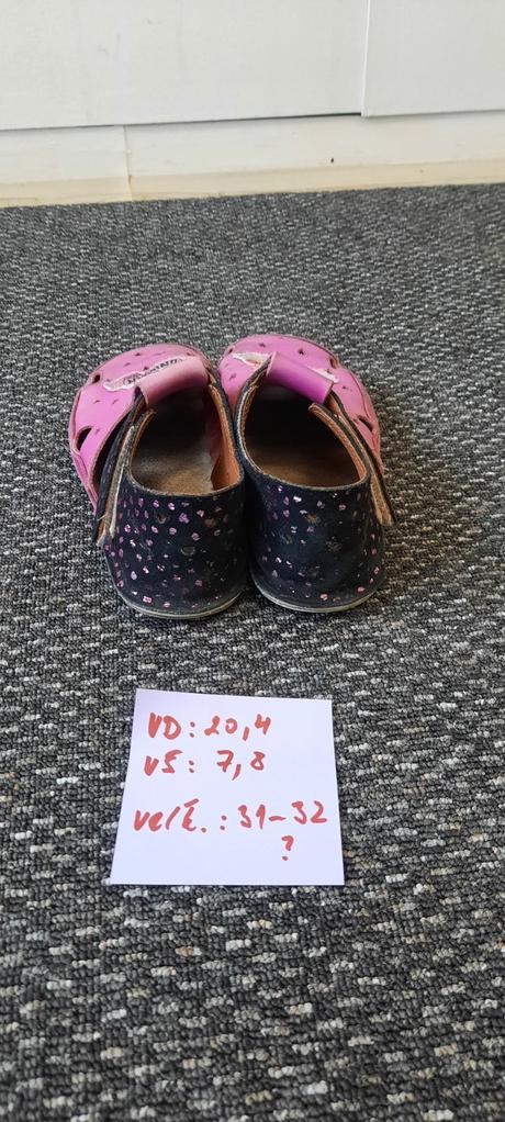 Sandaliky, 31