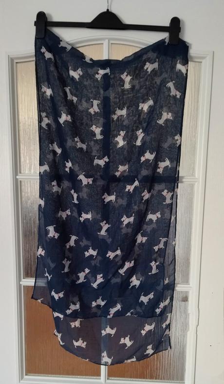 Šatka so psíkmi, house