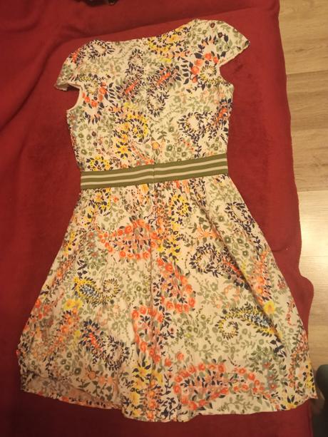 Kvetované šaty, 152