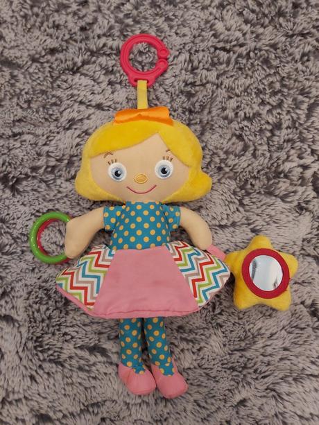 Mäkkučká šušťavá bábika na zavesenie,