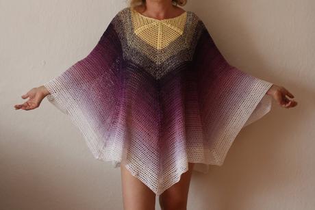 Háčkované pončo - netopierka,