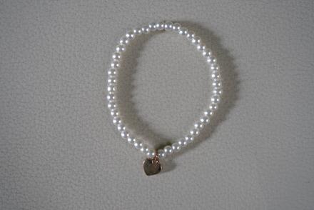 Perlickovy náramok so srdieckom,