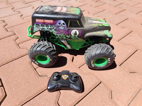 Predám auto na diaľkové ovladanie, 