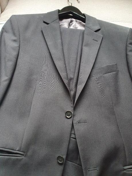 Predám moderný oblek zn.s oliver-regular fit 48, 48