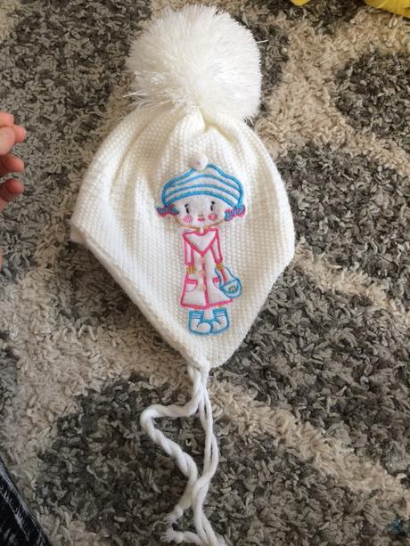 Čiapočka s brmbolcekom, 80