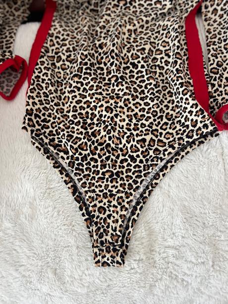 Body s leopardím vzorom, new yorker,l