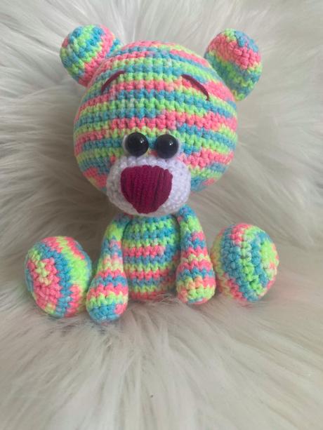 Háčkovaný macko boo,