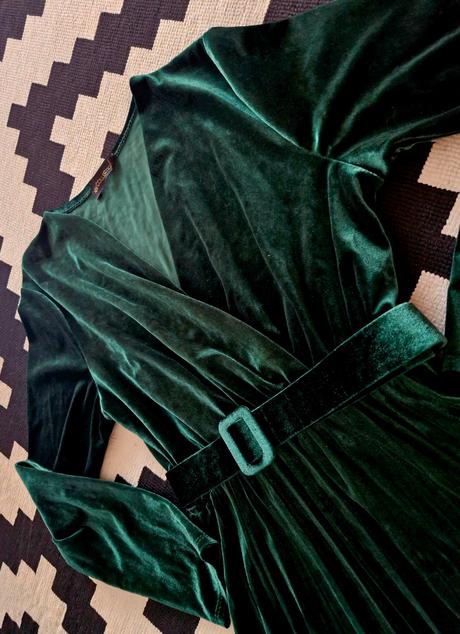 Nadherne smaragdove zamatove saty,top stav v.s/m, new balance,s