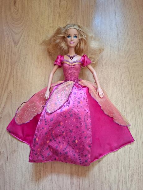 Barbie (výška cca 30 cm), 