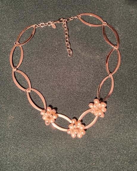 Krásny náhrdelník zn.mona collini, 