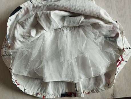 Slávnostné šaty, 80