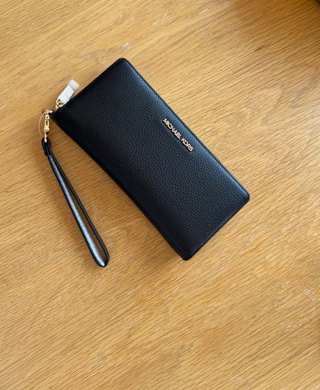 Michael kors kožená wristlet peňaženka, michael kors