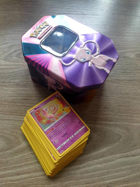 Pokemon karty s krabickou,