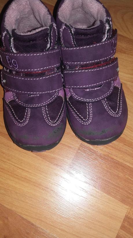 Dievcenske topanky, 23