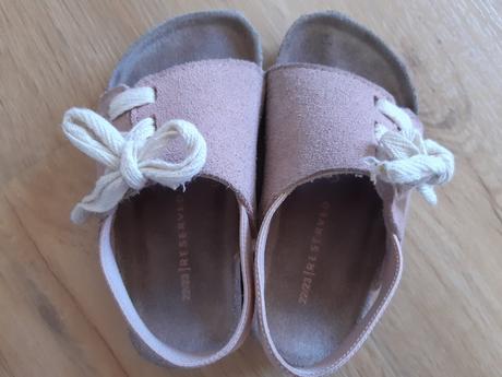 Sandalky, reserved,23