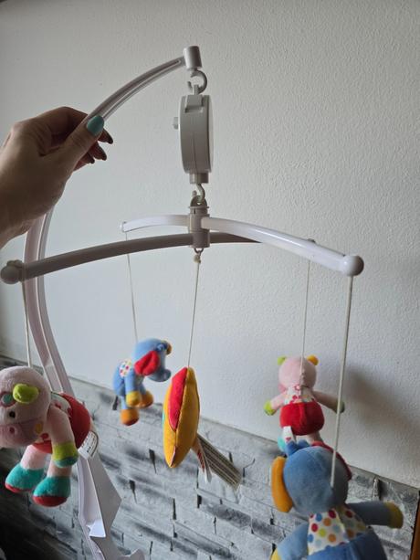 Kolotoč nad postieľku, 