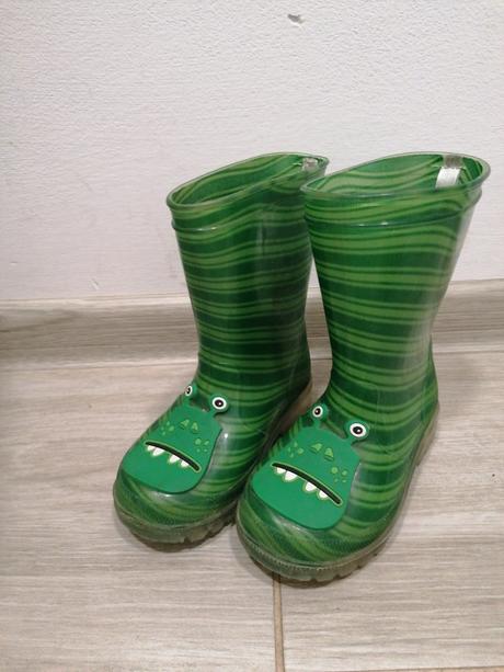 Svietiace gumáky, 24