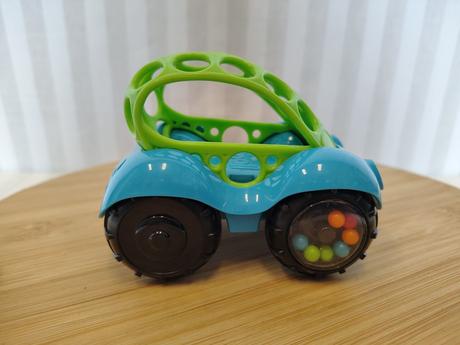 Svetlo modré autíčko oball, rattle&roll, 11,5 cm,