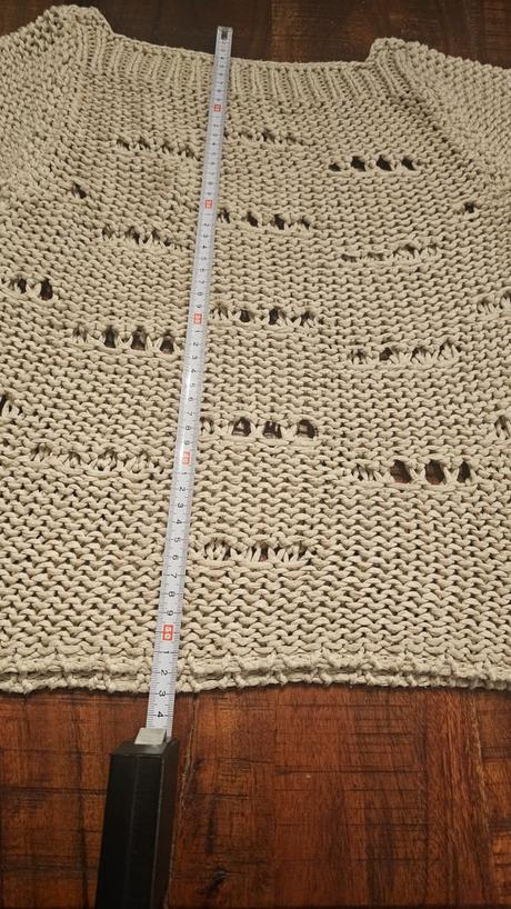 Béžový dierkovaný sveter, s