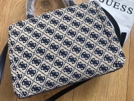 Guess kabelka izzy, guess