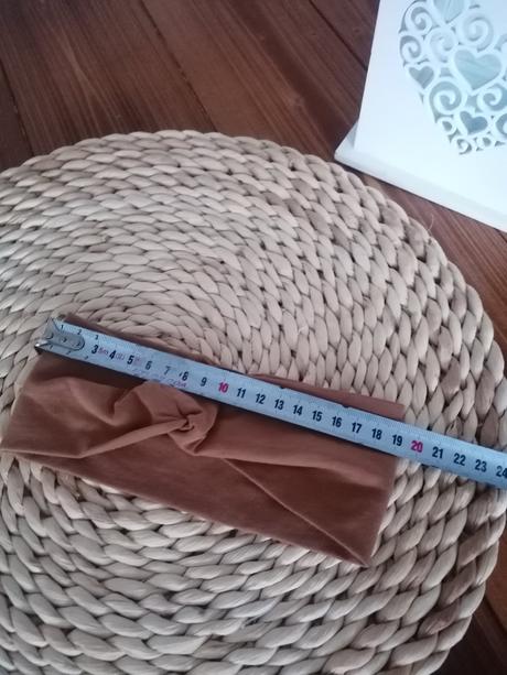 Čelenka nunu hneda, 98