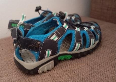 Športové sandale, 33