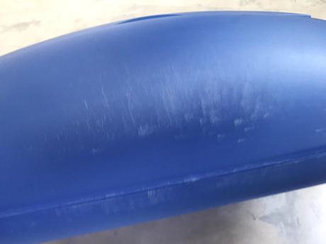 Vyklápací plastový chlebník, 