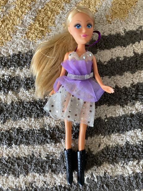 Blond bábika v čižmách, 