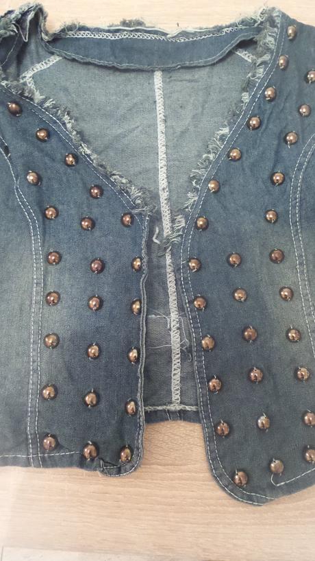 Tenká riflová vybíjaná bundička/bolerko, s