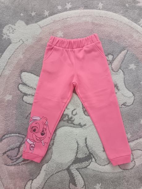 Dievčenské tepláky, 116