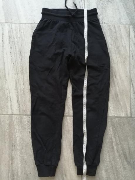 Čierne ľahké tepláky v140, 140