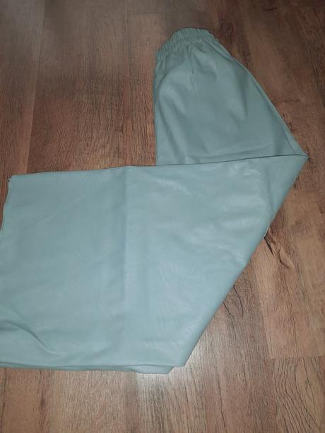 Široké  koženkove nohavice, m