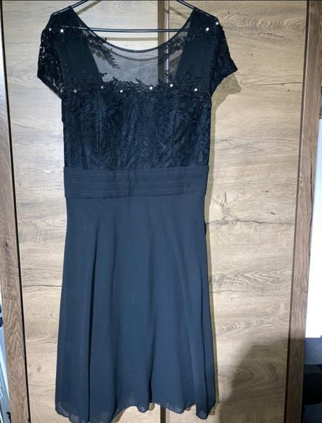 Čierne spoločenské šaty, 