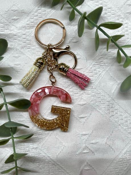 Ručne vyrobené živicové kľúčenky, 