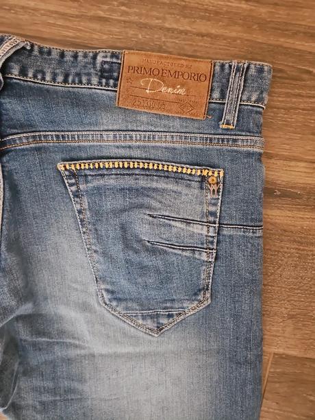 Elastické rifle na gombíky, armani,xl