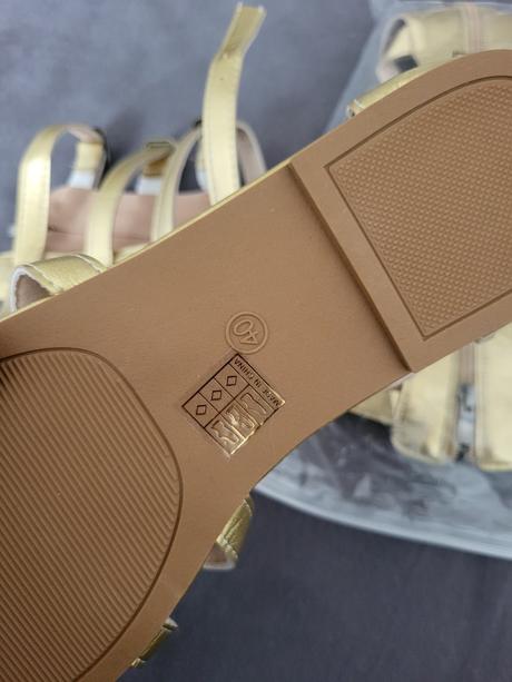 Krásne zlaté gladiatorky, 40